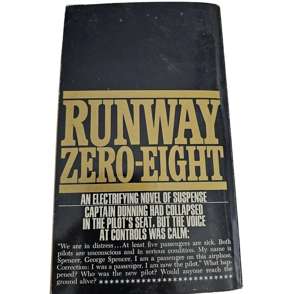 Runway Zero-Eight Arthur Hailey John Castle‎ Vintage Bantam Paperback Thriller